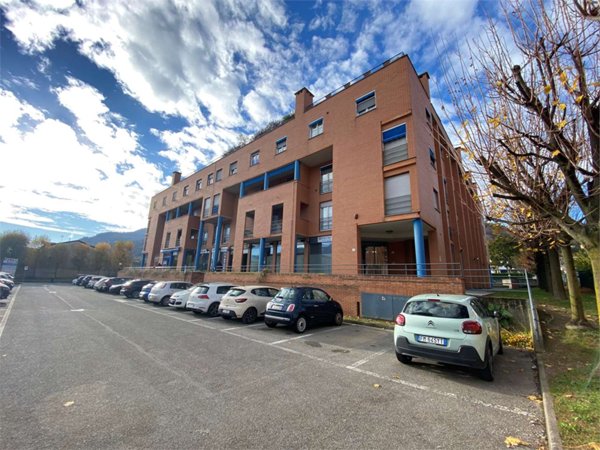 negozio in vendita a Garlate in zona Ponte