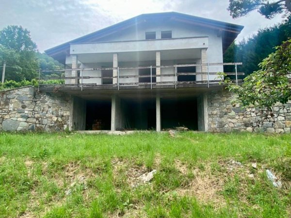 casa indipendente in vendita a Garlate in zona Barzago