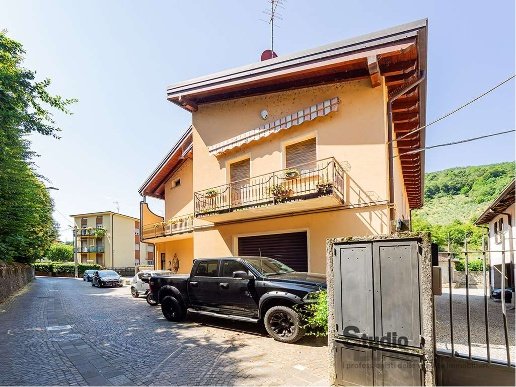 casa indipendente in vendita a Garlate in zona Ponte