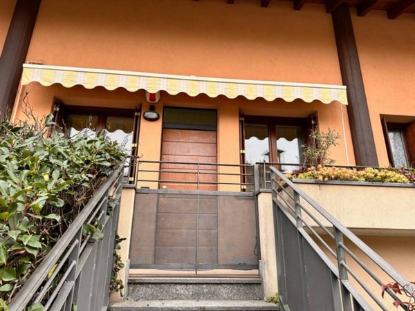 appartamento in vendita ad Imbersago