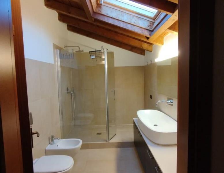 casa indipendente in vendita ad Imbersago