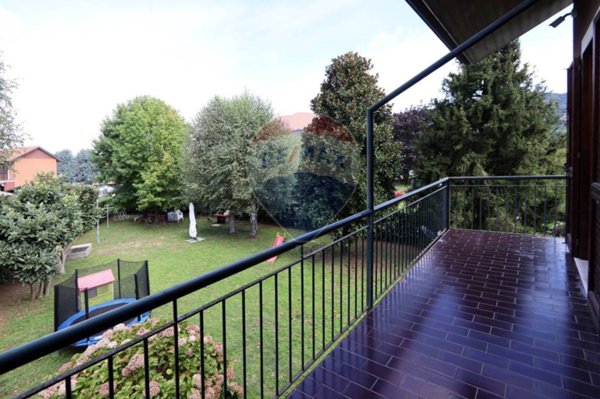 casa indipendente in vendita ad Imbersago