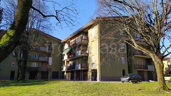 appartamento in vendita ad Imbersago