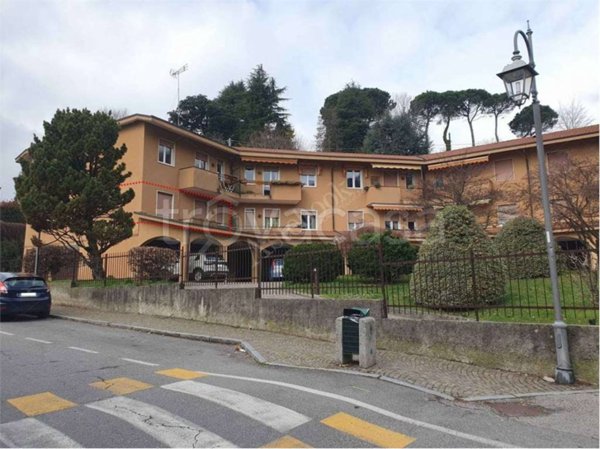 appartamento in vendita ad Imbersago