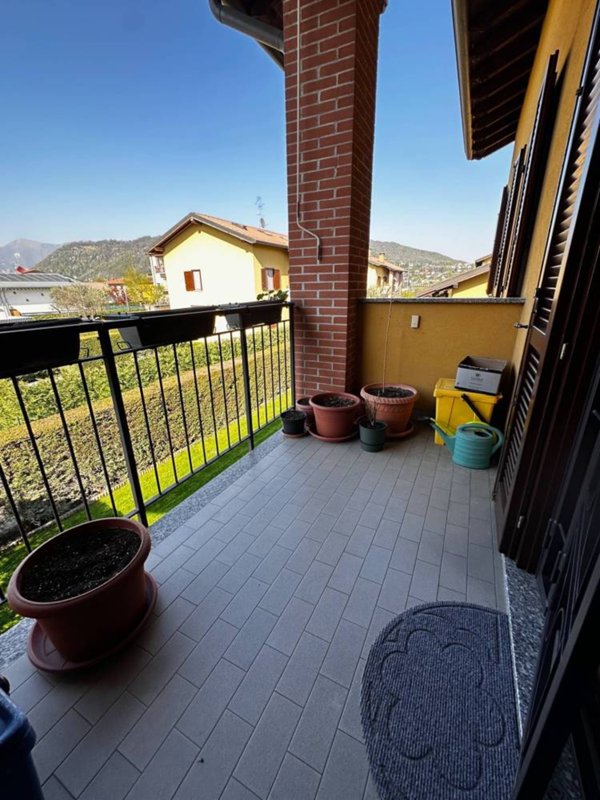 appartamento in vendita ad Imbersago