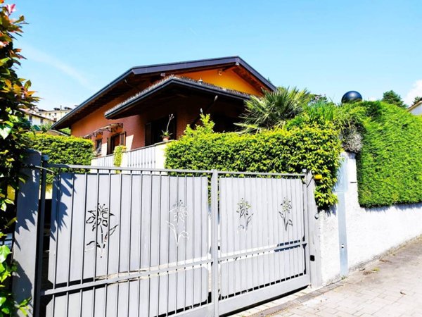 casa indipendente in vendita ad Imbersago