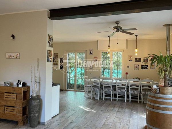 casa indipendente in vendita ad Imbersago