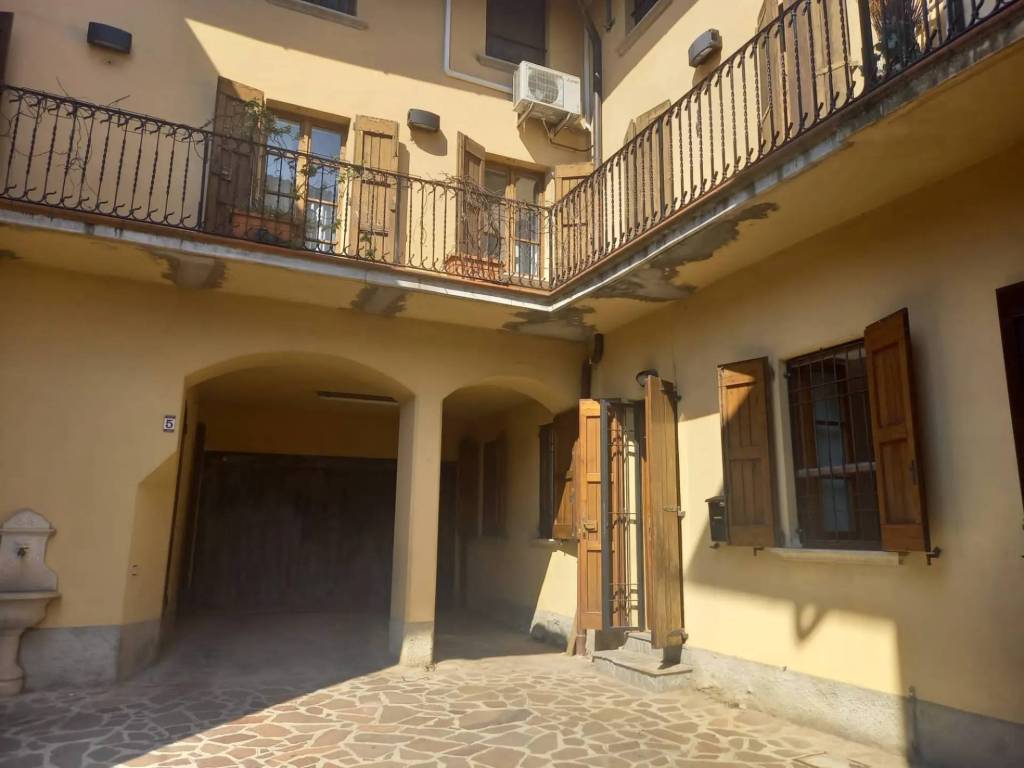 appartamento in vendita ad Imbersago