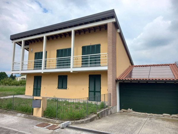 casa indipendente in vendita ad Imbersago