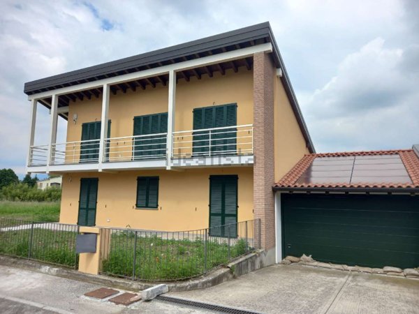 casa indipendente in vendita ad Imbersago