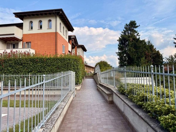 appartamento in vendita ad Imbersago