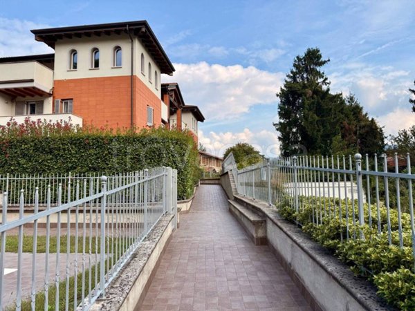appartamento in vendita ad Imbersago