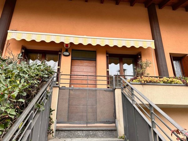 appartamento in vendita ad Imbersago