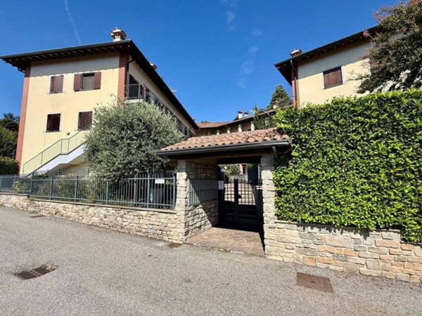 appartamento in vendita ad Imbersago