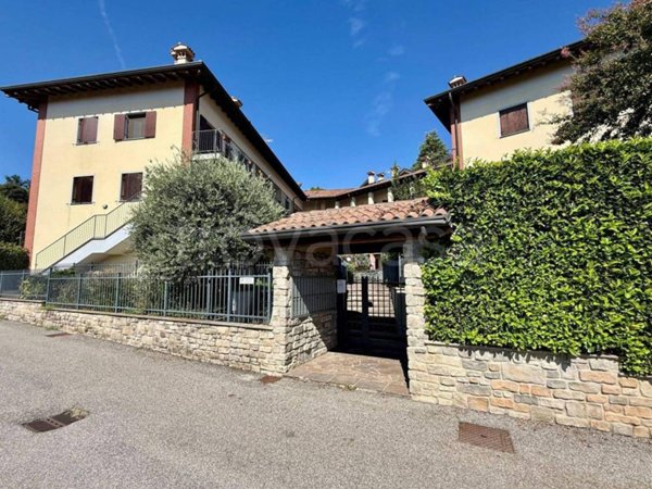 appartamento in vendita ad Imbersago