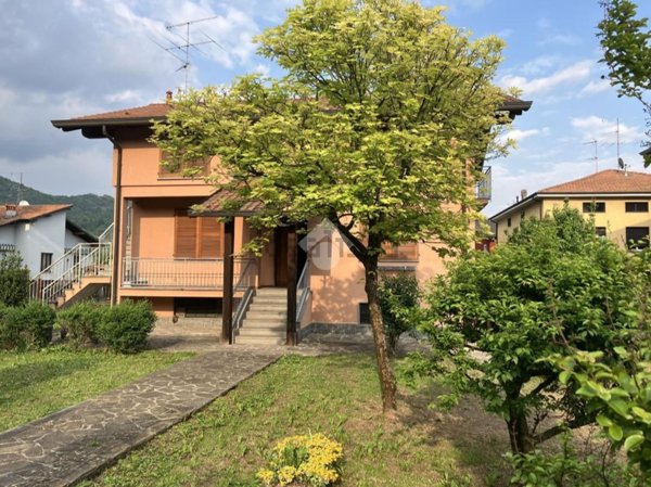 casa indipendente in vendita ad Imbersago