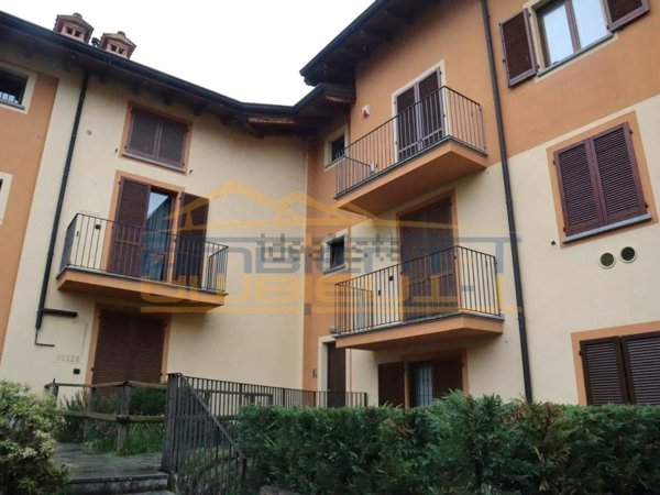 appartamento in vendita ad Imbersago