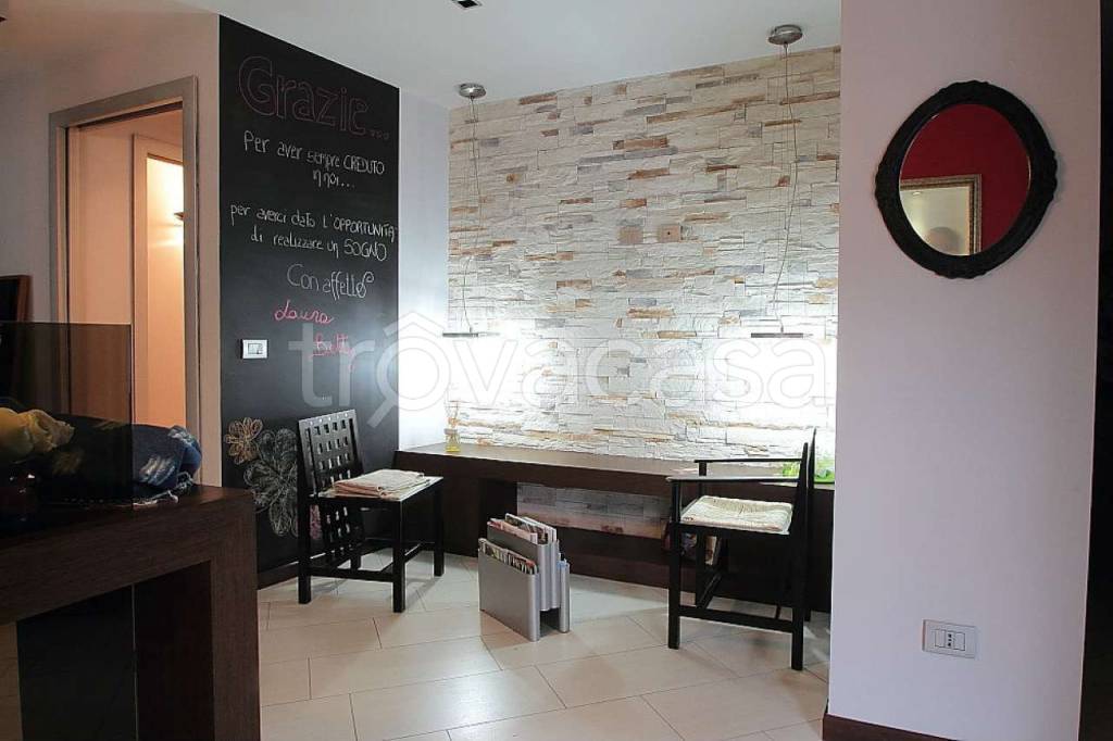 negozio in vendita ad Imbersago