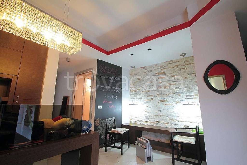 negozio in vendita ad Imbersago