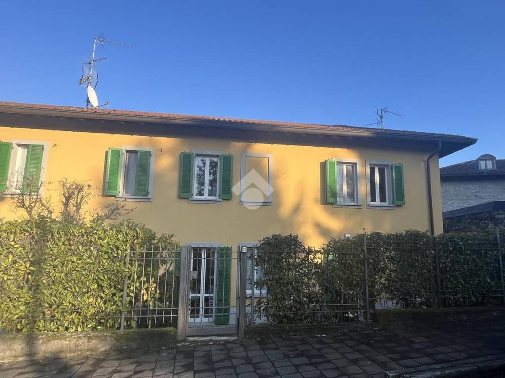 casa indipendente in vendita ad Imbersago