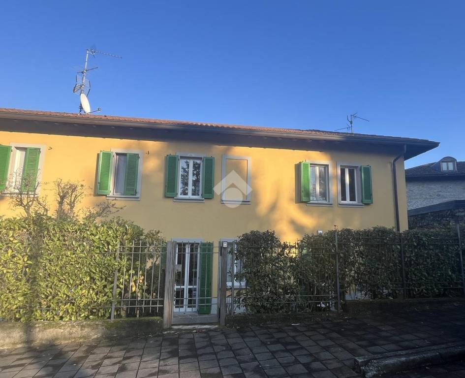 casa indipendente in vendita ad Imbersago