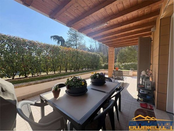 appartamento in vendita ad Imbersago