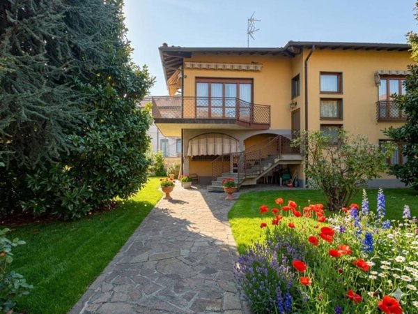 casa indipendente in vendita ad Imbersago