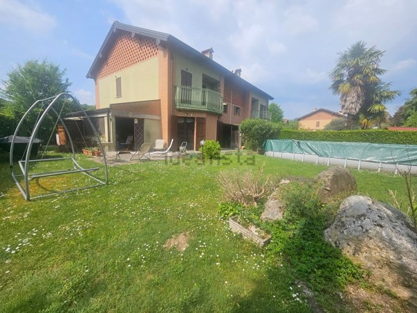 casa indipendente in vendita ad Imbersago