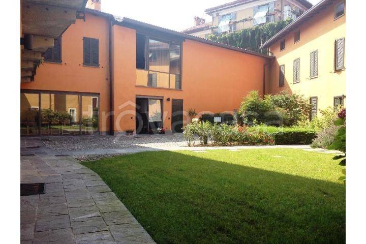 appartamento in vendita ad Imbersago