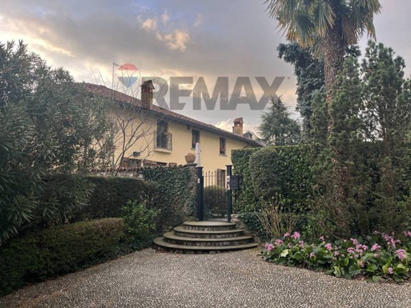 casale in vendita ad Imbersago