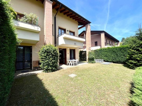 appartamento in vendita ad Imbersago