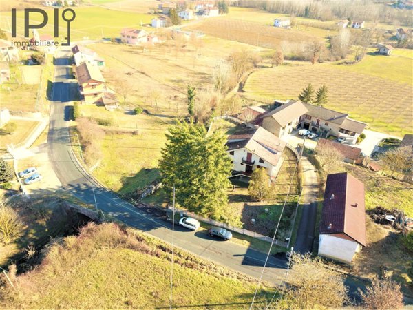 casa indipendente in vendita a Denice