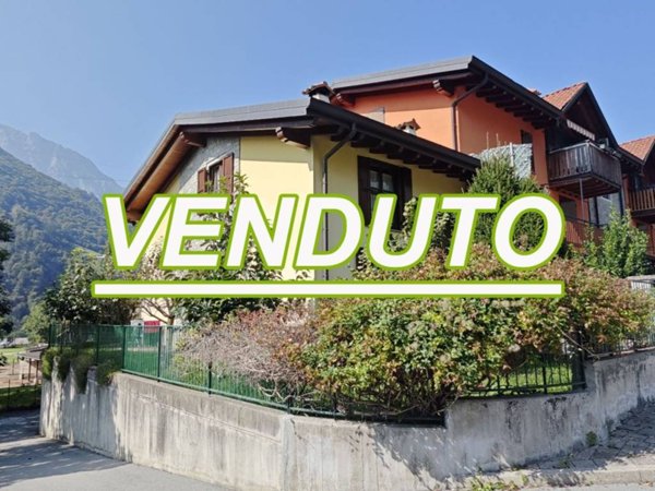 casa indipendente in vendita ad Introbio