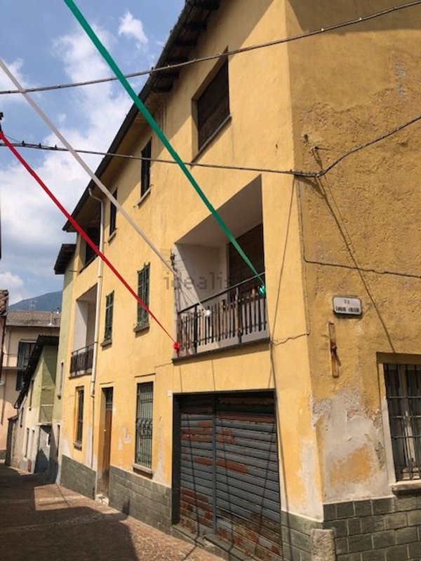 casa indipendente in vendita ad Introbio