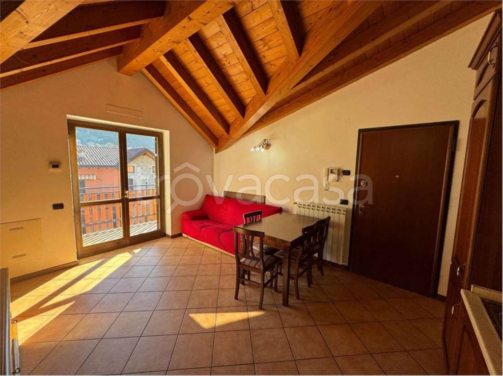 appartamento in vendita ad Introbio