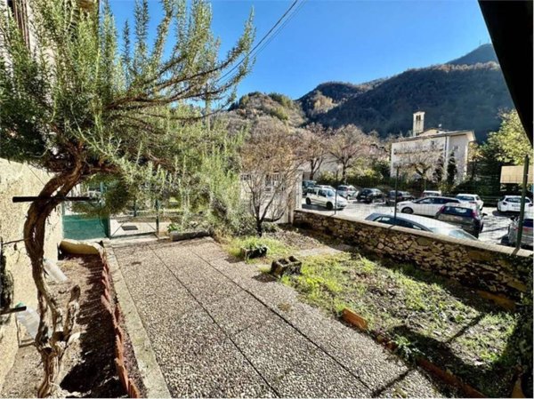 appartamento in vendita ad Introbio