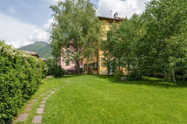 casa indipendente in vendita ad Introbio