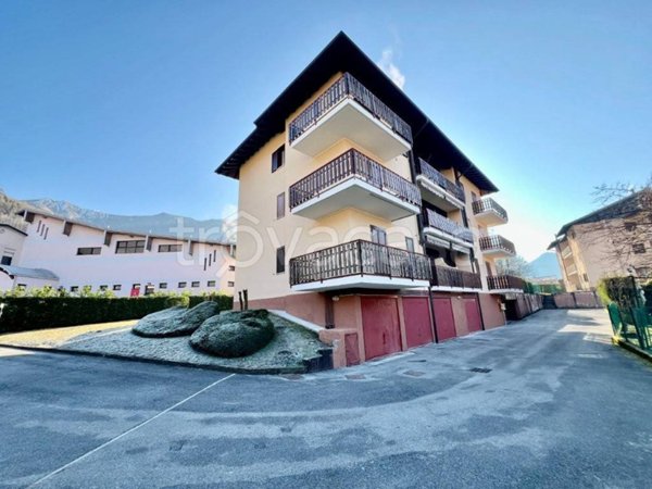 appartamento in vendita ad Introbio