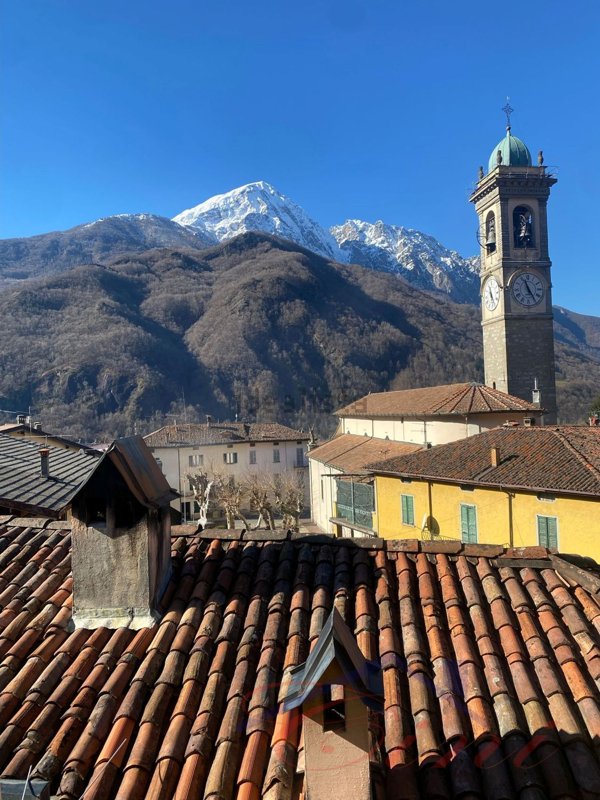 casa indipendente in vendita ad Introbio