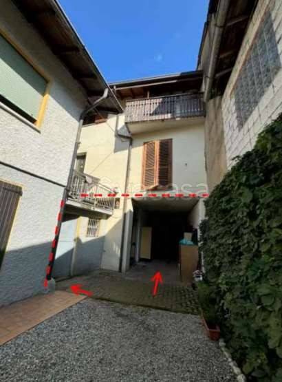 casa semindipendente in vendita ad Introbio