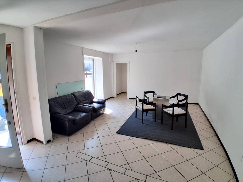 appartamento in vendita ad Introbio