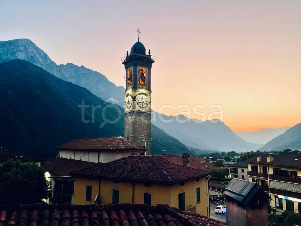casa indipendente in vendita ad Introbio