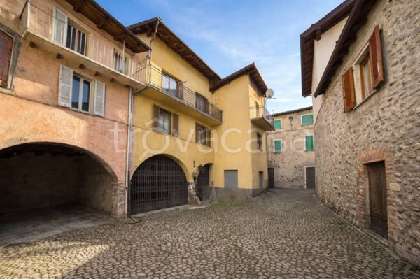 appartamento in vendita ad Introbio