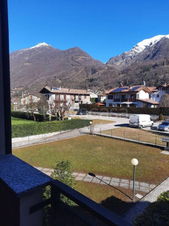 appartamento in vendita ad Introbio