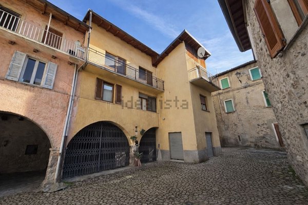 appartamento in vendita ad Introbio