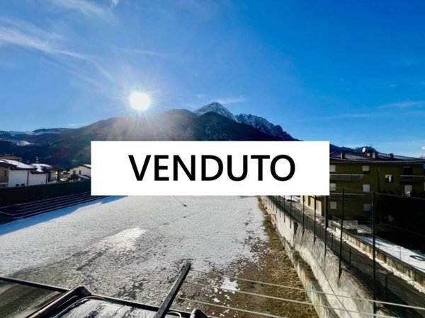 appartamento in vendita ad Introbio