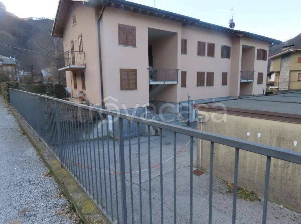 appartamento in vendita ad Introbio