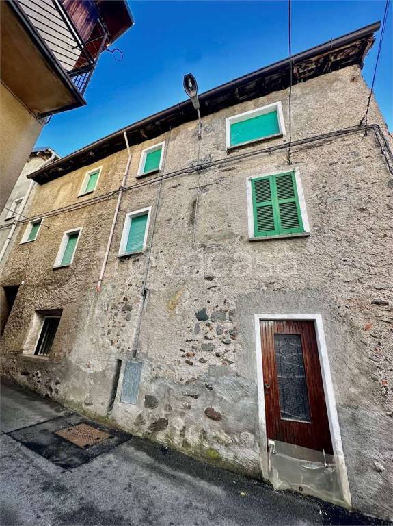casa indipendente in vendita ad Introbio