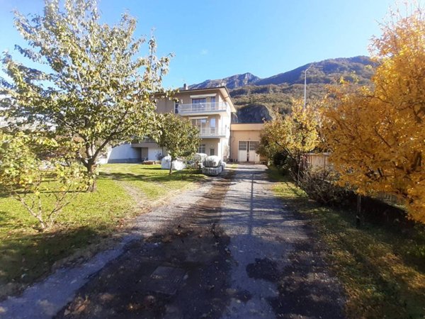casa indipendente in vendita a Lecco in zona Chiuso