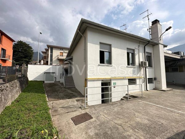 appartamento in vendita a Lecco in zona Acquate